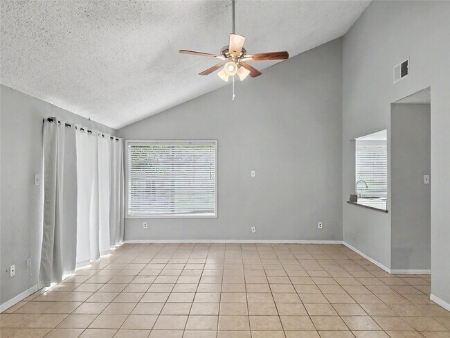 7410 Songwind Ln