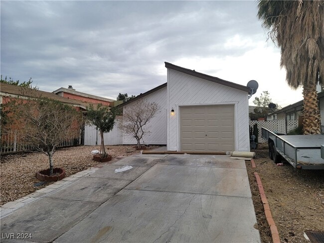Building Photo - 6227 Don Gaspar Ave Rental