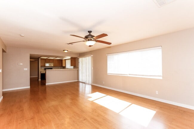 Photo - 13 Sunmist Dr