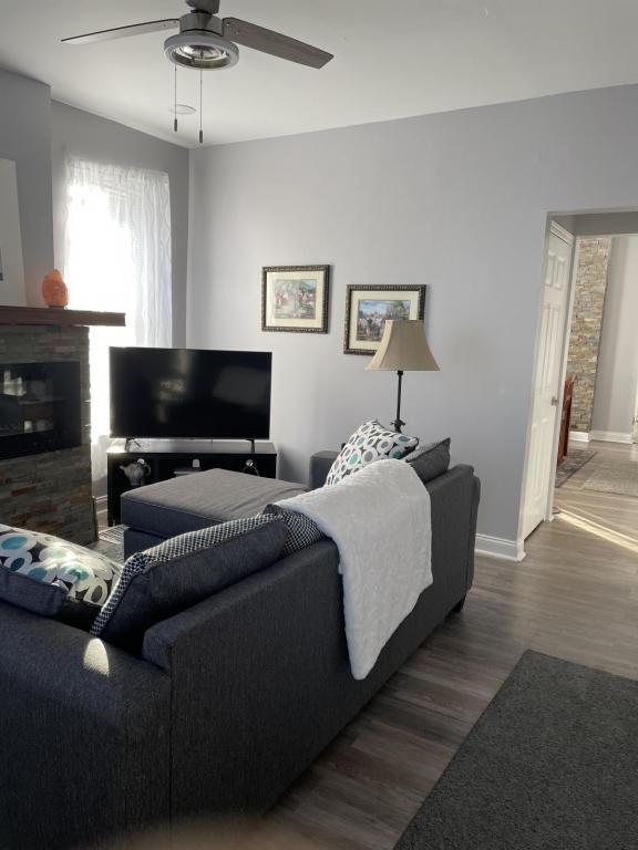 Photo - 877 Heyl Ave