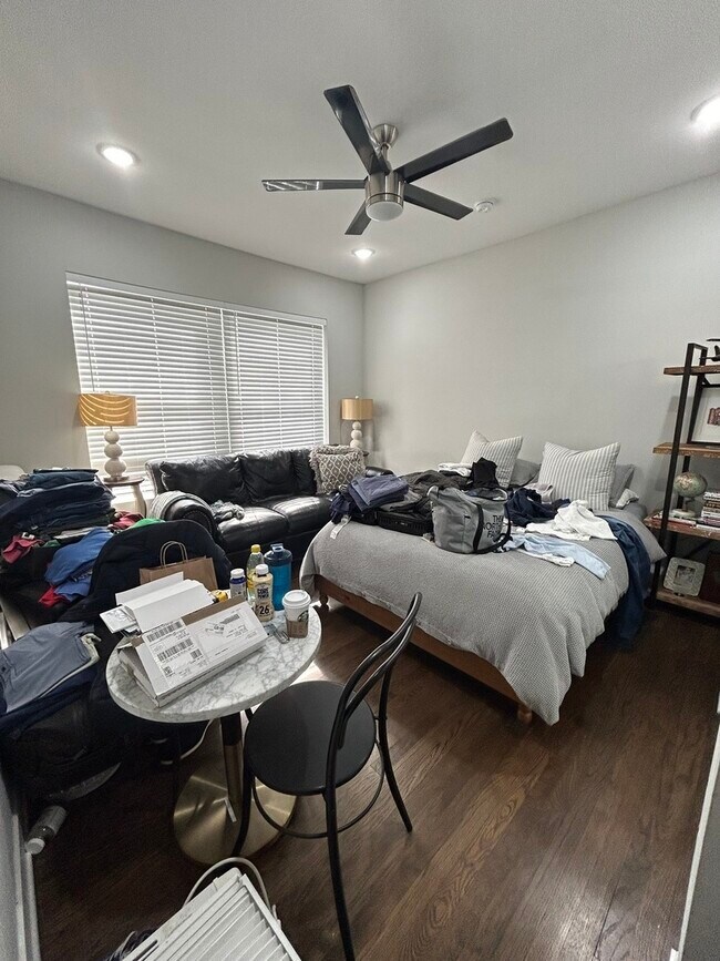 Photo - 709 W Barry Ave Unidad S2