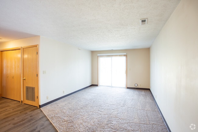 3BR, 2BA - 1116 SF