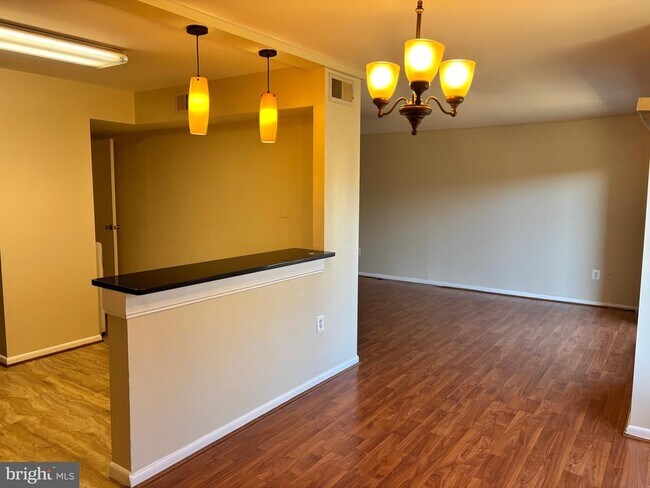 Photo - 6966 Hanover Pkwy