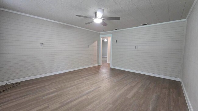 Photo - 299 Francis St