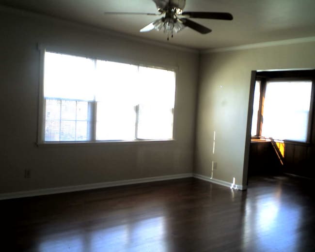 Photo - 119 E 26th St