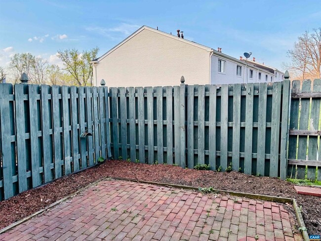 Photo - 210 Saponi Ln