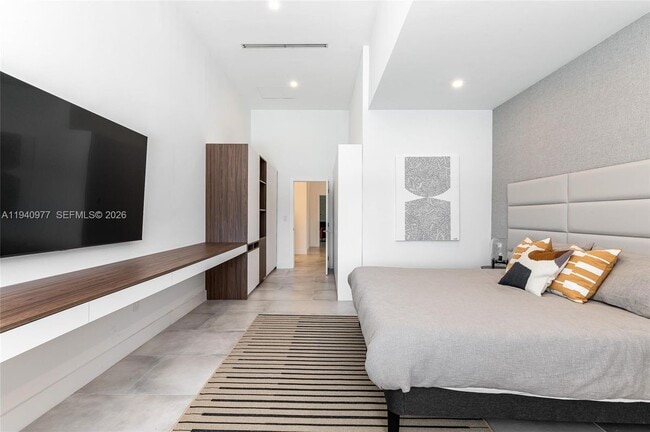 Photo - 2560 NE 199th St