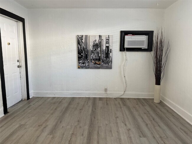 Photo - 1947 Madison St Unidad 4