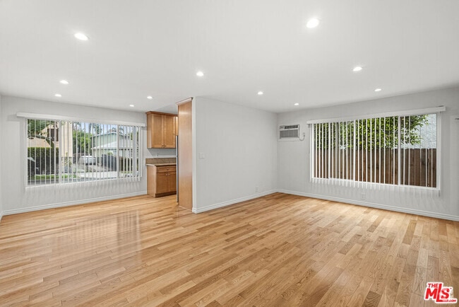 Building Photo - 1037 N La Jolla Ave Unit 1 Rental
