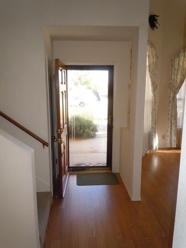 Photo - 2059 Columbia Ct NE