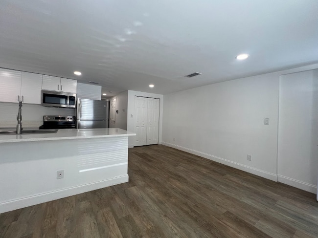 3431 Broadway Ave Unit 1