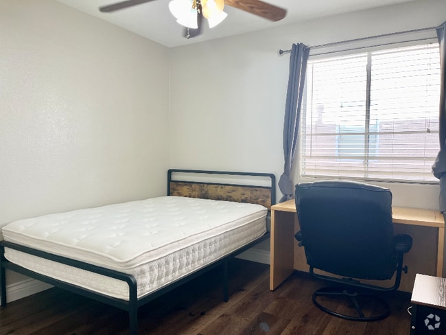 Building Photo - 5034 Lime Kiln Ave Rental