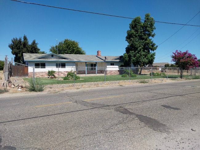 Building Photo - 9304 Hillside Ave Rental