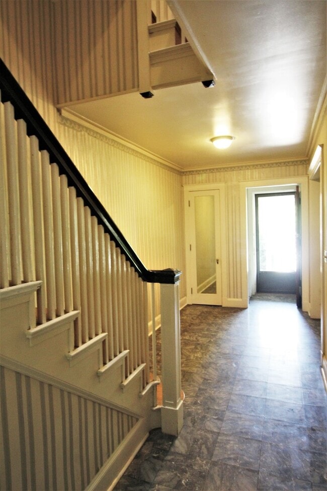 Photo - 2026/2027 Off-Campus JHU Spacious 5bd/2ba Rowhome OSP & W/D! Available 6/8