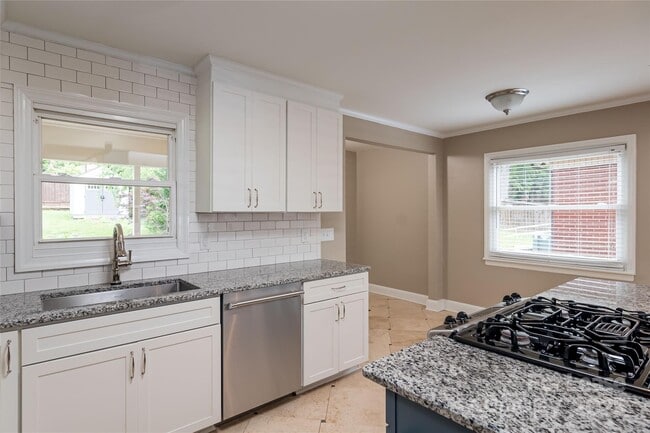 Photo - 550 W Kingston Ave