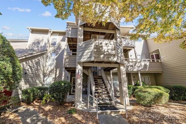 Photo - 2505 Stockbridge Dr Unit B