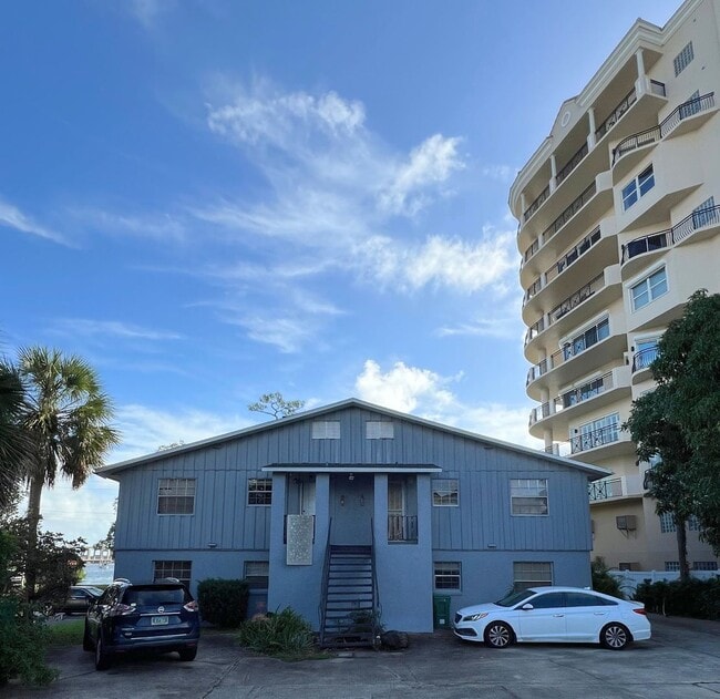 Building Photo - Riverside Unit RVS04