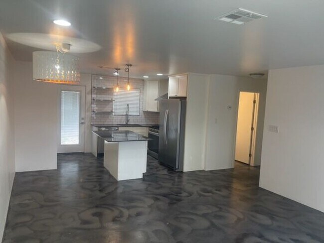 Photo - *End mgmt 10.1.2023 - Wells Apartments - F...