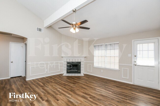Photo - 609 Hollyberry Dr