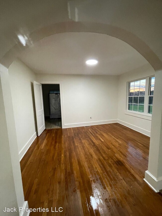 Photo - 2 br, 10 bath House - 1486 E. Poinsett Str...