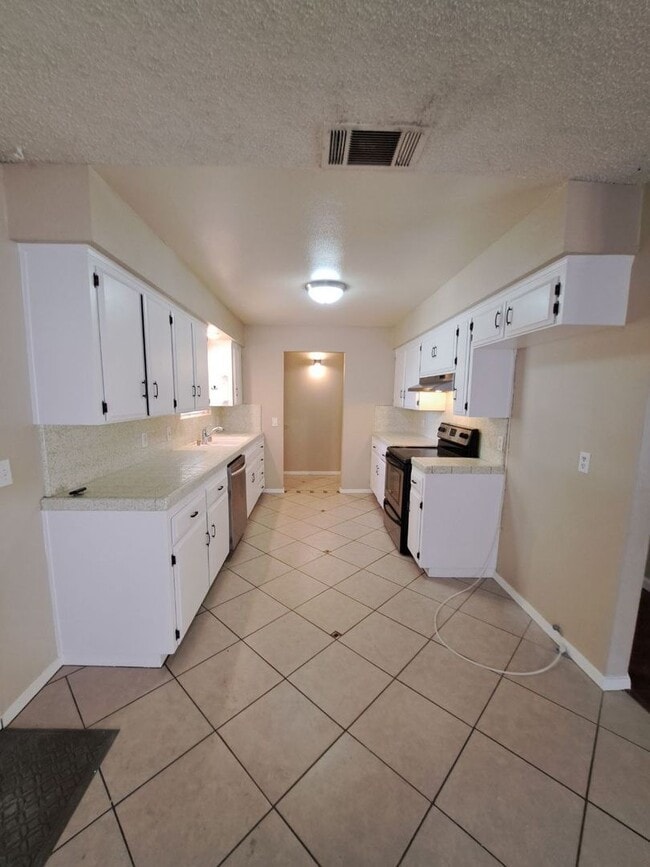 Photo - Stunning 4-Bedroom Kerman Home with Swimming Pool Available Soon!