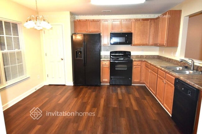 Photo - 974 Ramsgate Dr SW