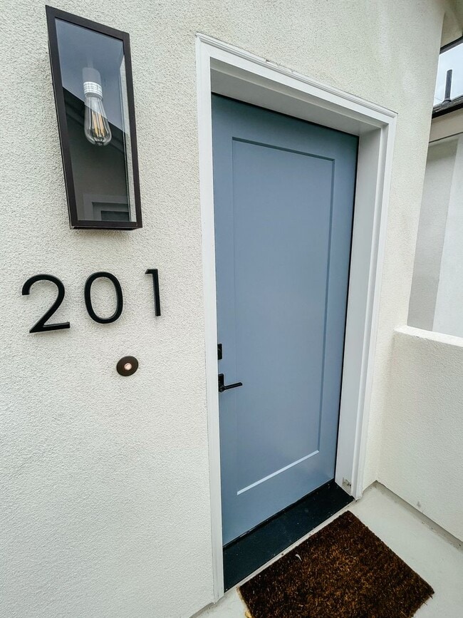 Building Photo - 204 18th St Unit 204 18th St-2