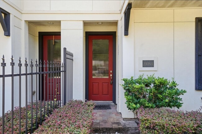Photo - 2305 Bastrop St