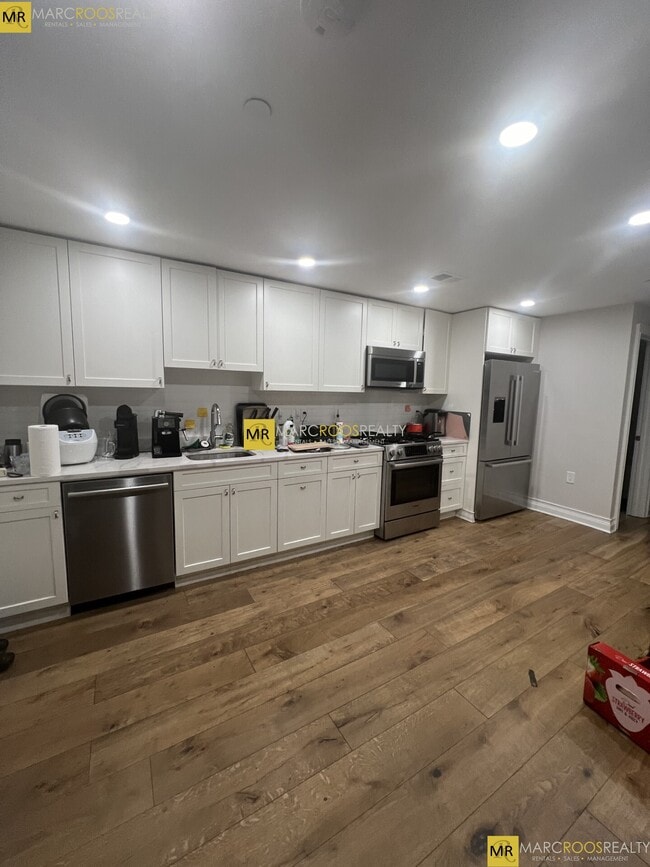 Building Photo - 14 Mount Hood Rd Unit 1 Rental