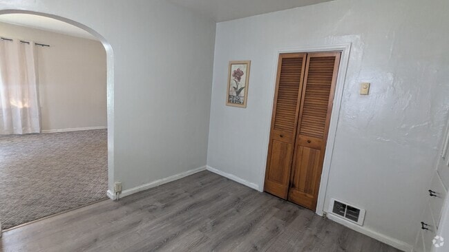 Building Photo - 1343 Scott Pl Unit 2 Rental