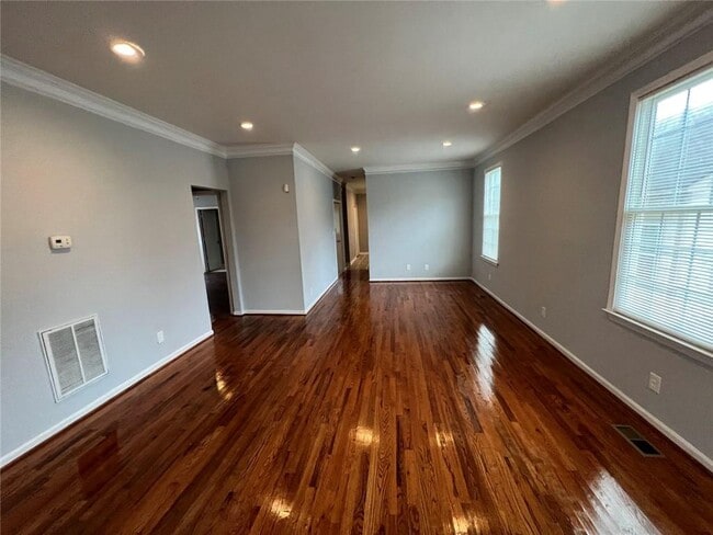 Photo - 699 Smith St SW
