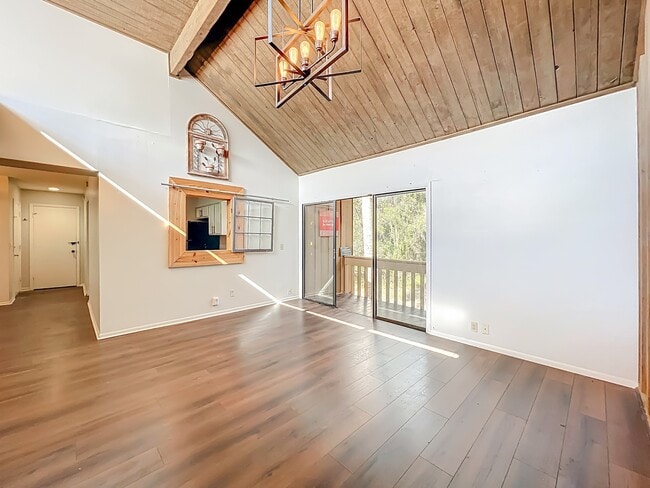 Photo - 233 Crown Oaks Way