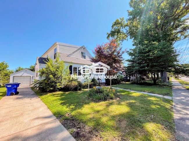 Photo - 530 Sterling St