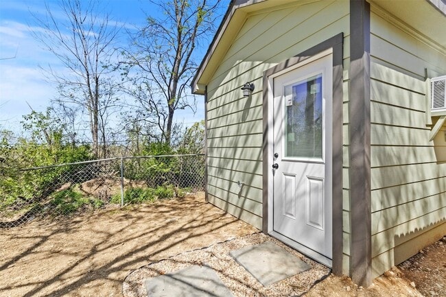 Photo - 2409 Shropshire St