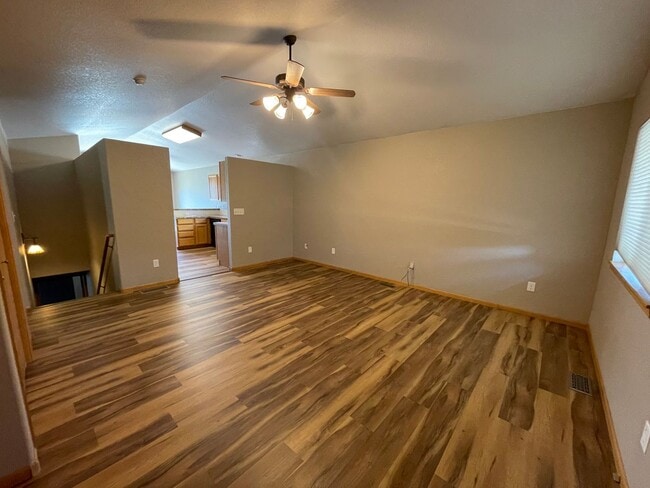 Photo - 765 Bluegrass Way