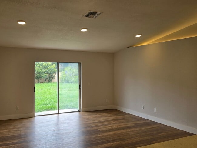 Photo - FOR RENT!!! SIMPLY STUNNING (REMODELED) 3 BEDROOM 2 BATH SINGLE FAMILY HOME...