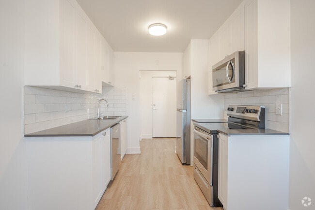 Building Photo - 195-207 Fifth Avenue & 196-210 Sixth Avenue