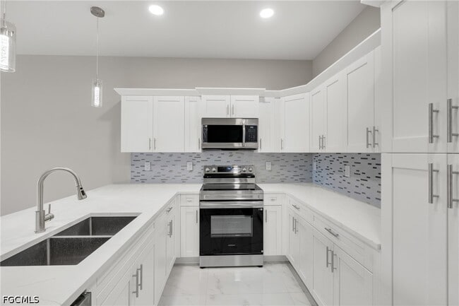 Photo - 917 Margaret Ave S