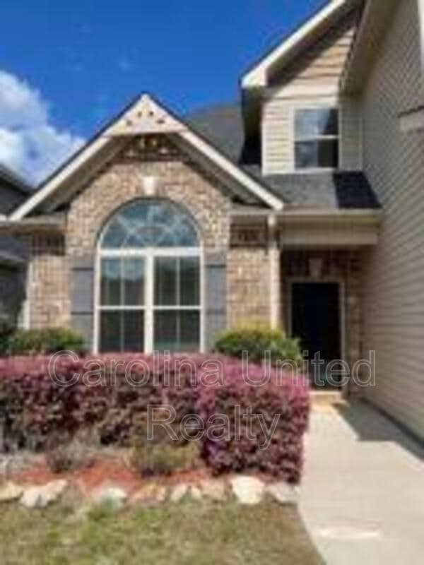 Photo - 220 Kickham Ln