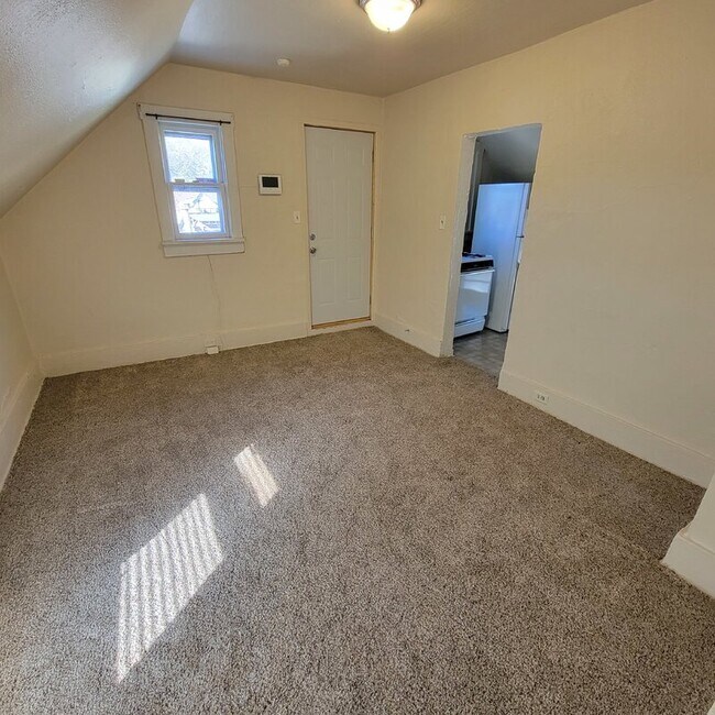 Photo - 2220 E Walnut St Unit Apt 3