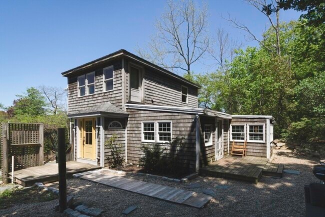 Photo - 127R Leonard St
