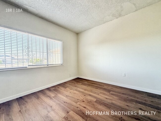 Building Photo - 1254 W 110th St