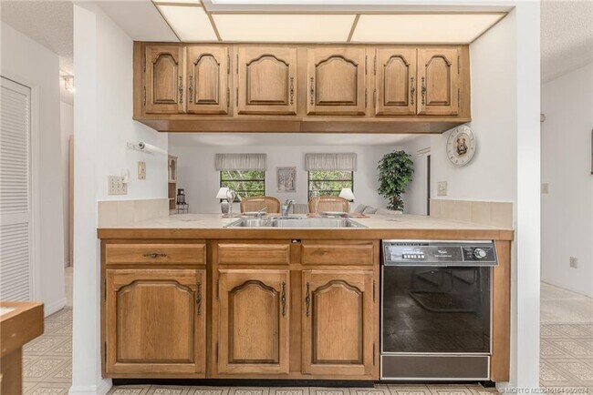 Building Photo - 4095 SE Centerboard Ln Unit 6-B