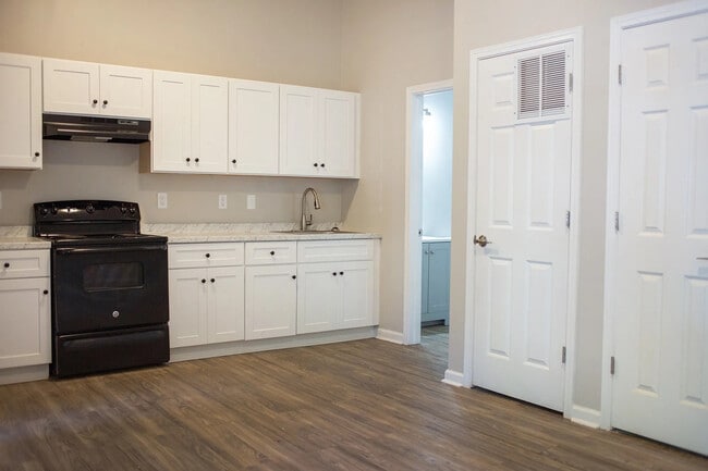 Photo - Room in Apartment on Stanton Rd SW