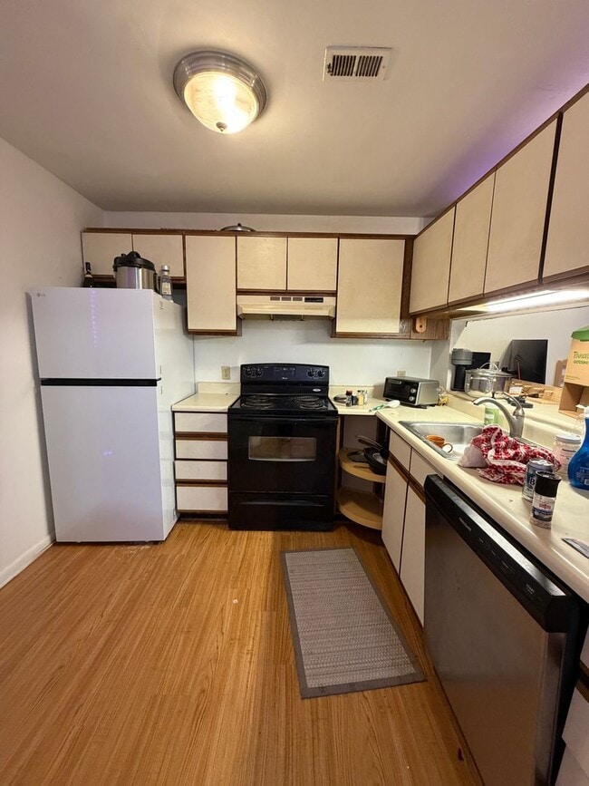 Photo - Available for the 2026-2027 lease term. Unidad G