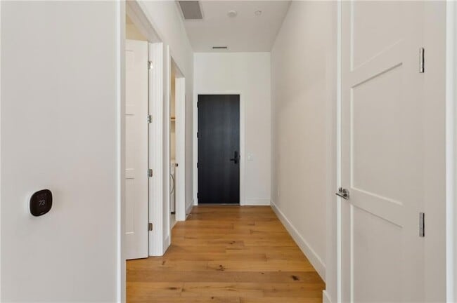 Photo - 2425 Peachtree Rd NE Unidad 403