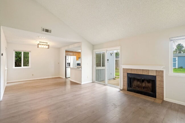 Photo - CUTE MASTER SUITE SURE TO CATCH YOUR ATTENTION IN ELK GROVE