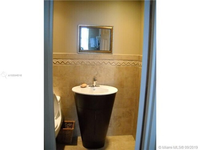 Photo - 3901 S Ocean Dr Unidad 8L