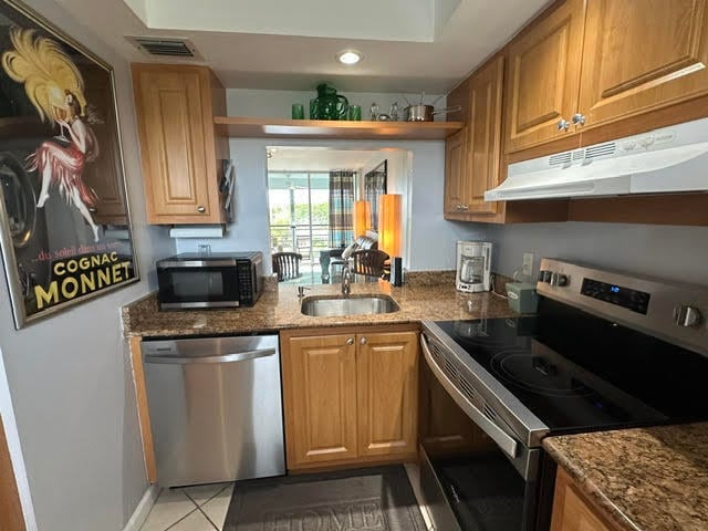 Photo - 110 Royal Pk Dr Unidad 4c