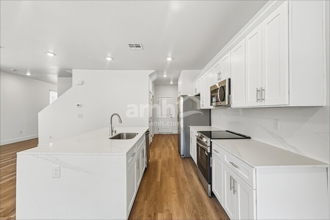 Photo - 9579 Marchmont Rd